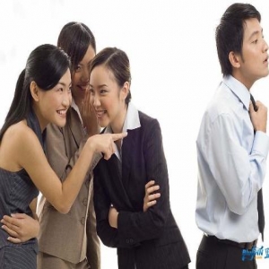 为什么有些人对“嚼舌根”乐此不疲呢？