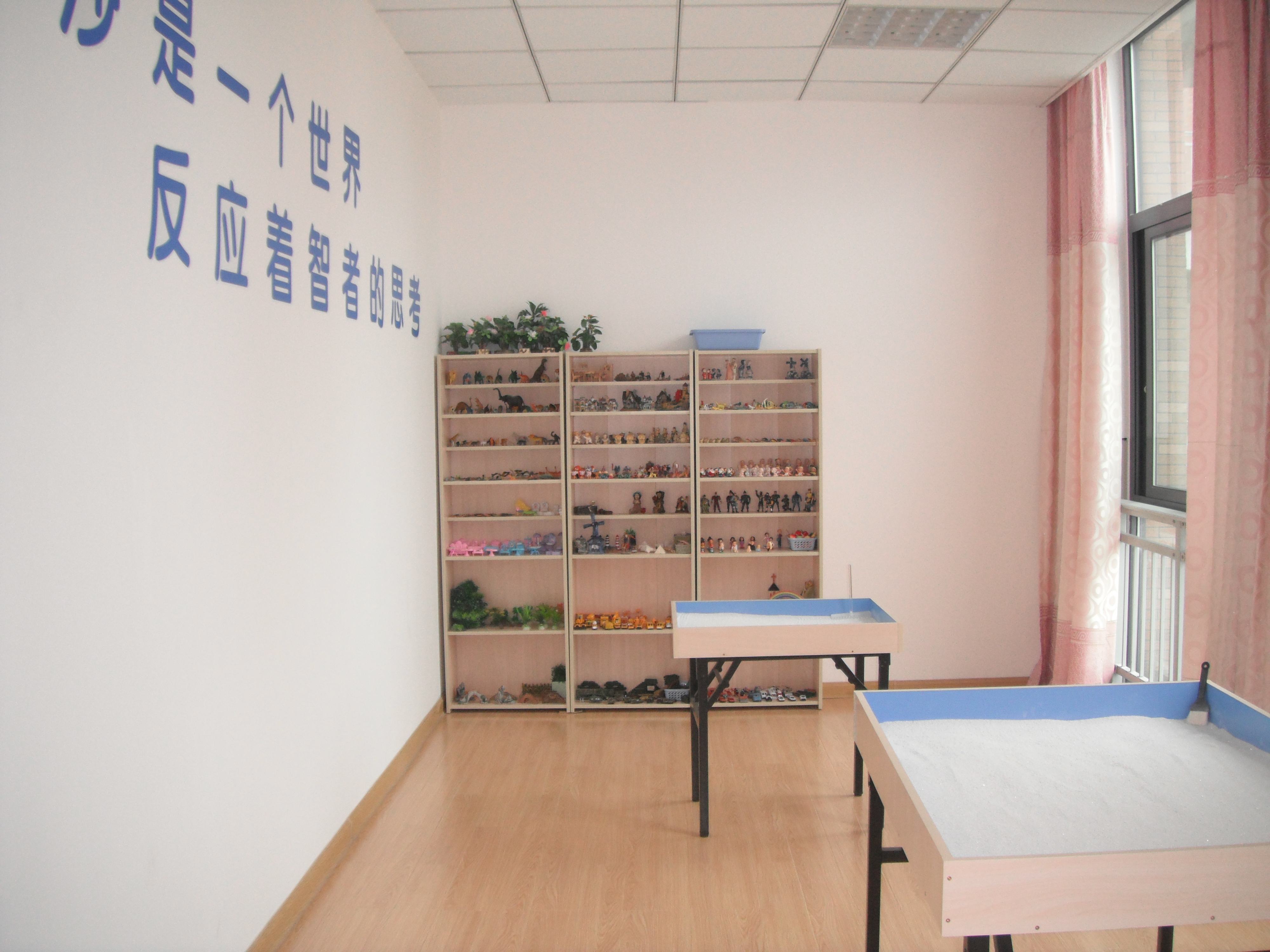 学校专用心理沙盘游戏产品|厂家直销报价心理沙盘 (图1)