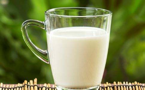 新生儿不停打嗝的解决办法(图1)