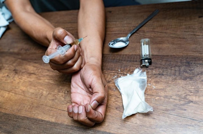 家人吸毒该怎么办？也许及时制止，才不会越陷越深