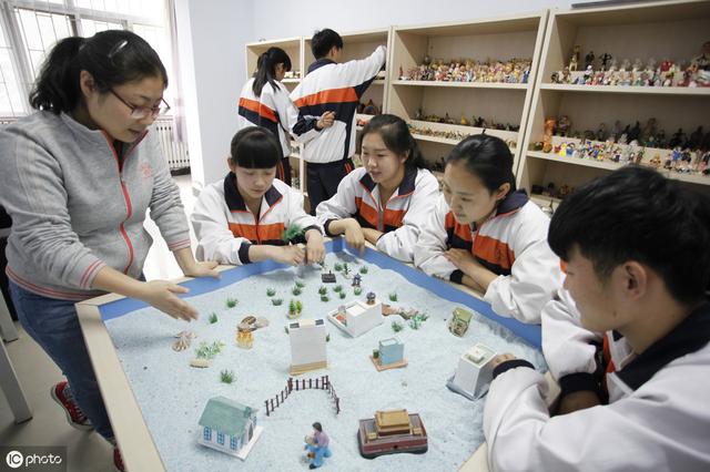 儿童心理沙盘有那些功能?(图2) 儿童心理沙盘有那些功能?(图2)