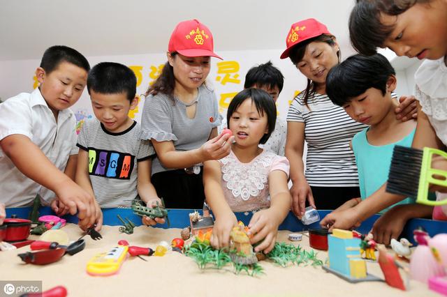 团体沙盘游戏的适合群体|制作过程(图1) 团体沙盘游戏的适合群体|制作过程(图1)